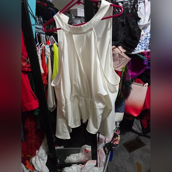 🍁🍂NWOT FOREVER 21 2x Open Shoulder Peplum. Blouse - Picture 2 of 6